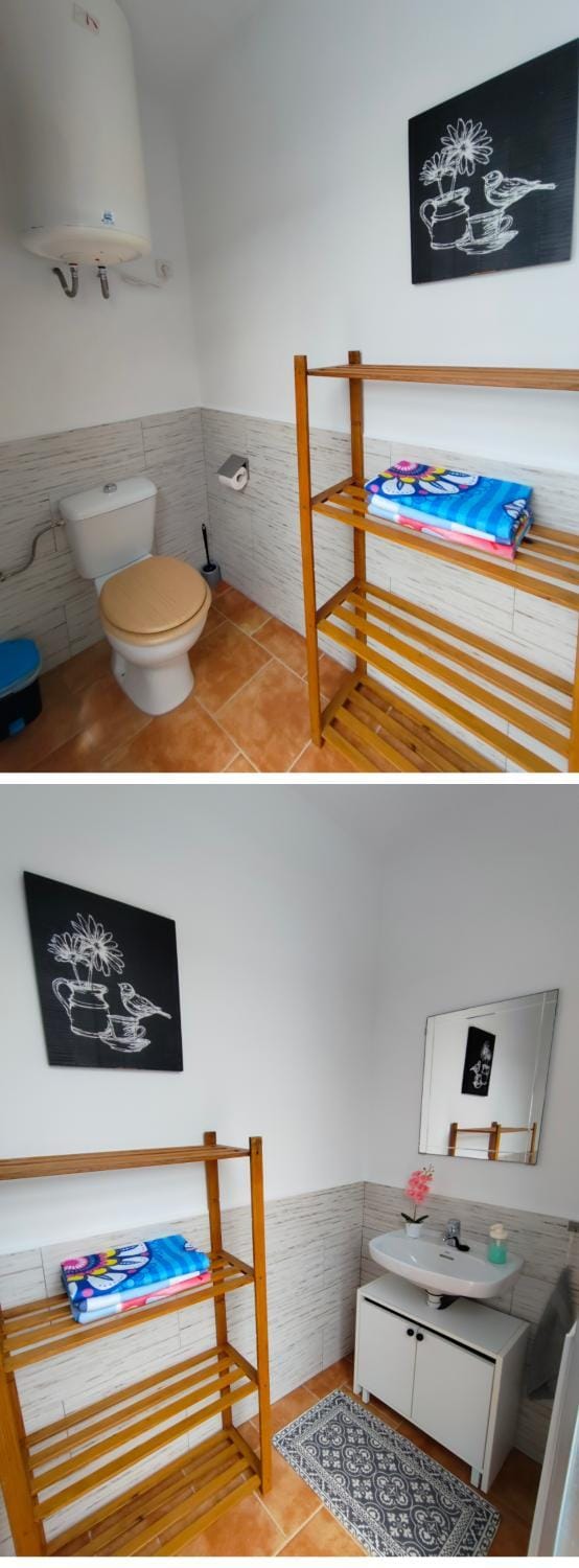 Toilet, Bathroom, towels