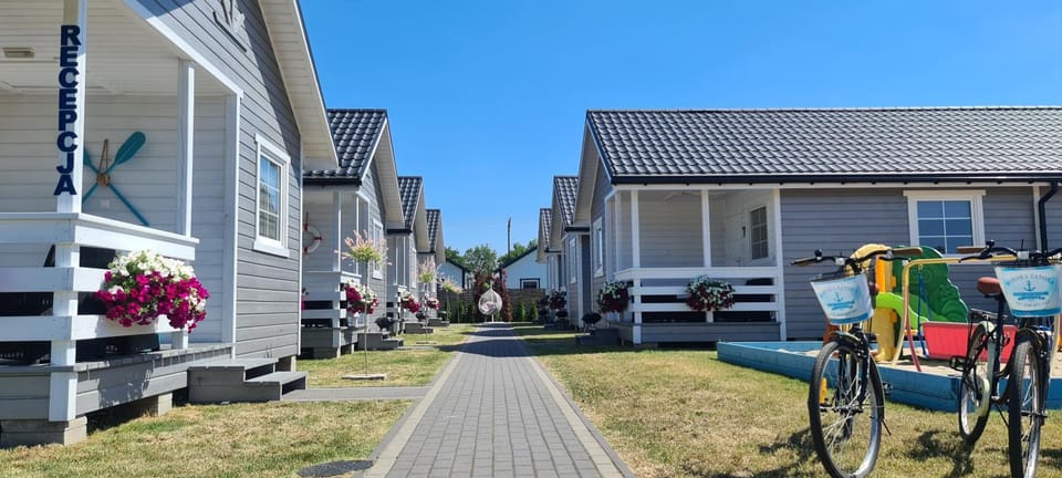 Property building, Neighbourhood, Garden