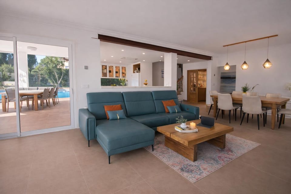 Seating area, Dining area