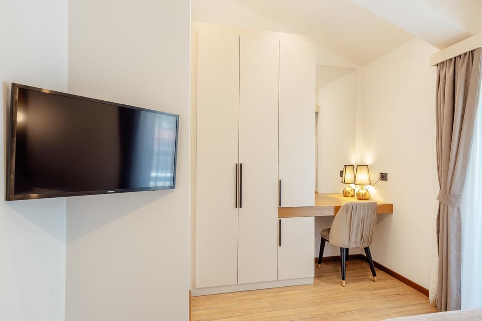 TV and multimedia, Bedroom, wardrobe