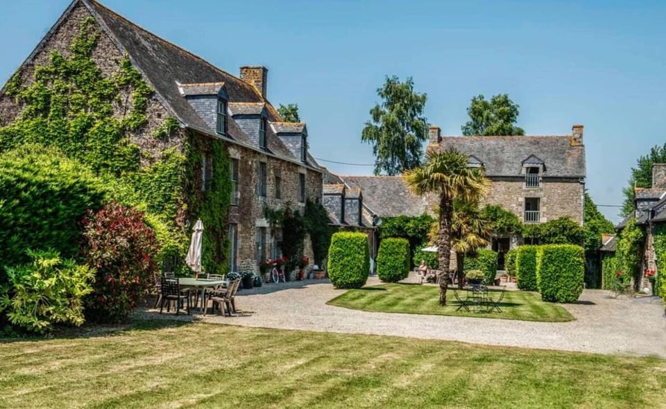 Le Puits, 19c house in the grounds of the Manor House in Brittany