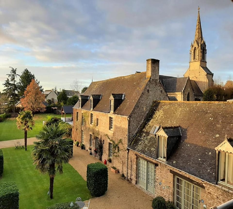 Le Manoir, a 17th century property, 12 guests House in Brittany
