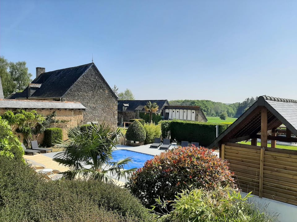 Le Manoir, a 17th century property, 12 guests House in Brittany