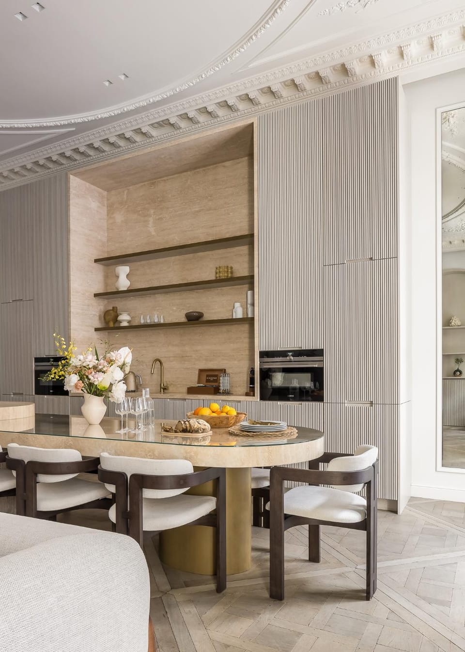 Kitchen or kitchenette, Living room, Food and drinks, Seating area, Dining area, Food