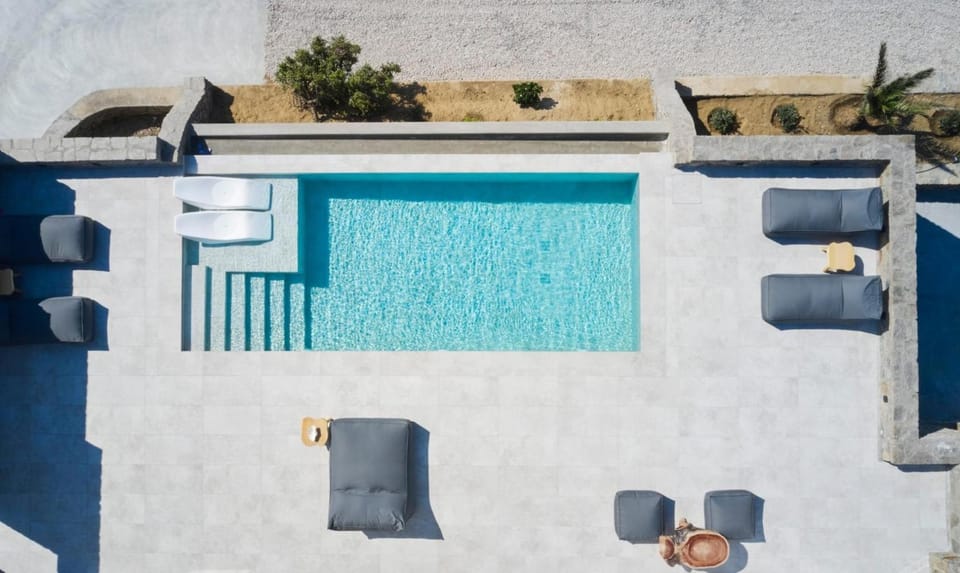 Pool view, Swimming pool, sunbed