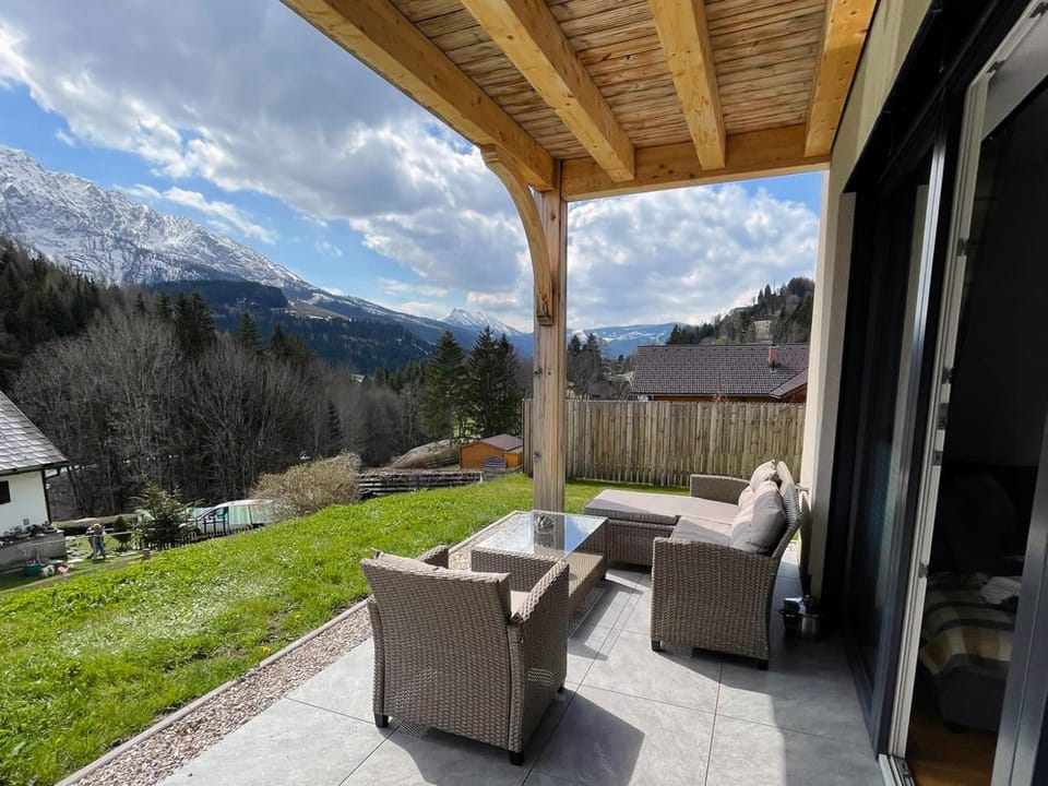 Balcony/Terrace, Mountain view