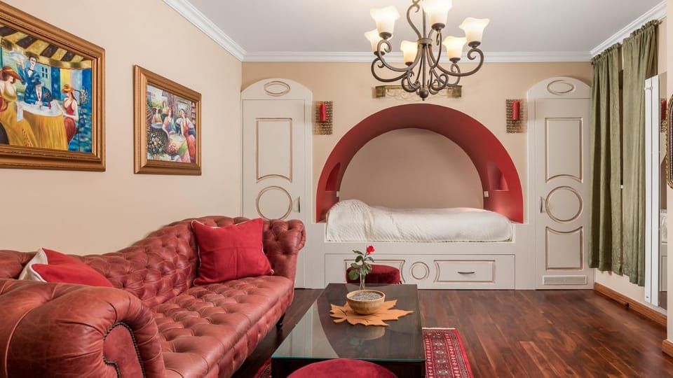 Bed, Living room