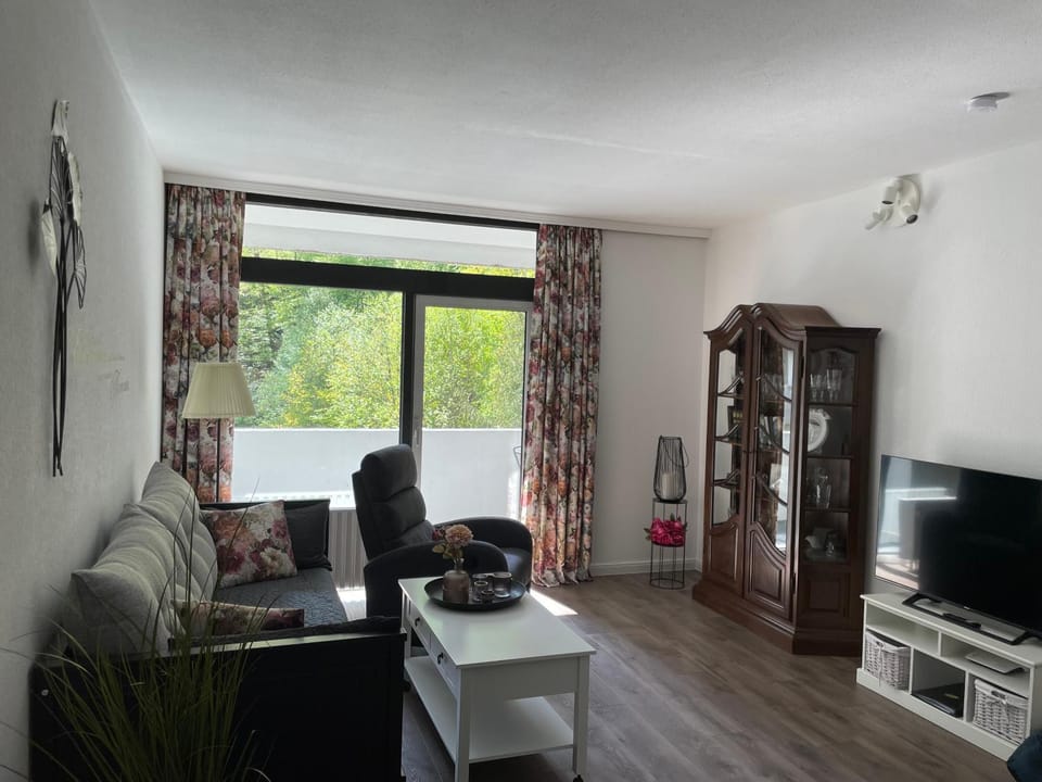 View (from property/room), Balcony/Terrace, Living room
