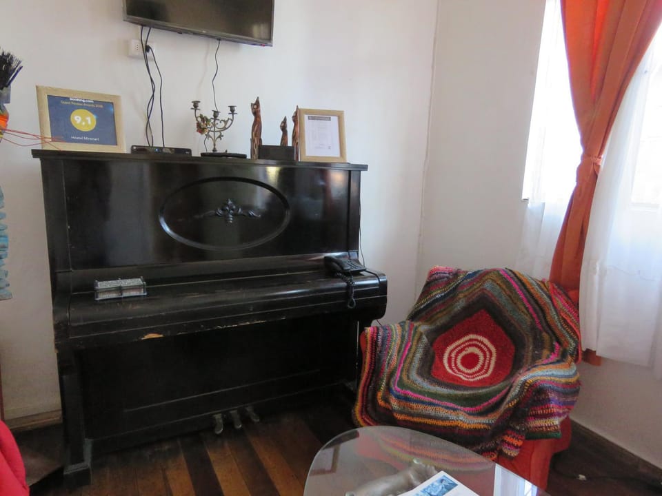 Communal lounge/ TV room