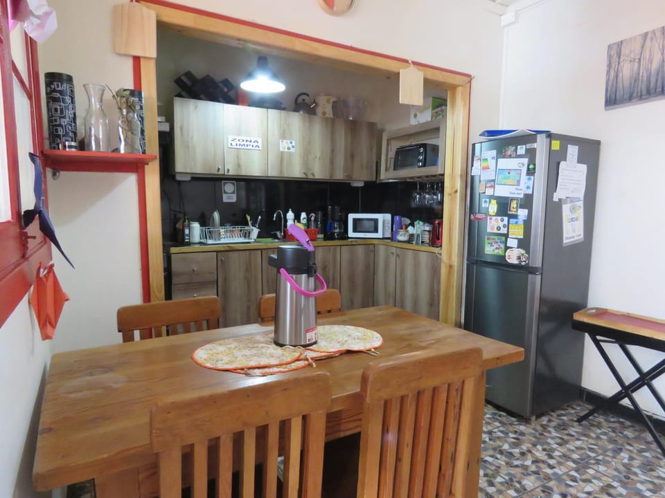 Coffee/tea facilities, Kitchen or kitchenette, Kitchen or kitchenette, oven