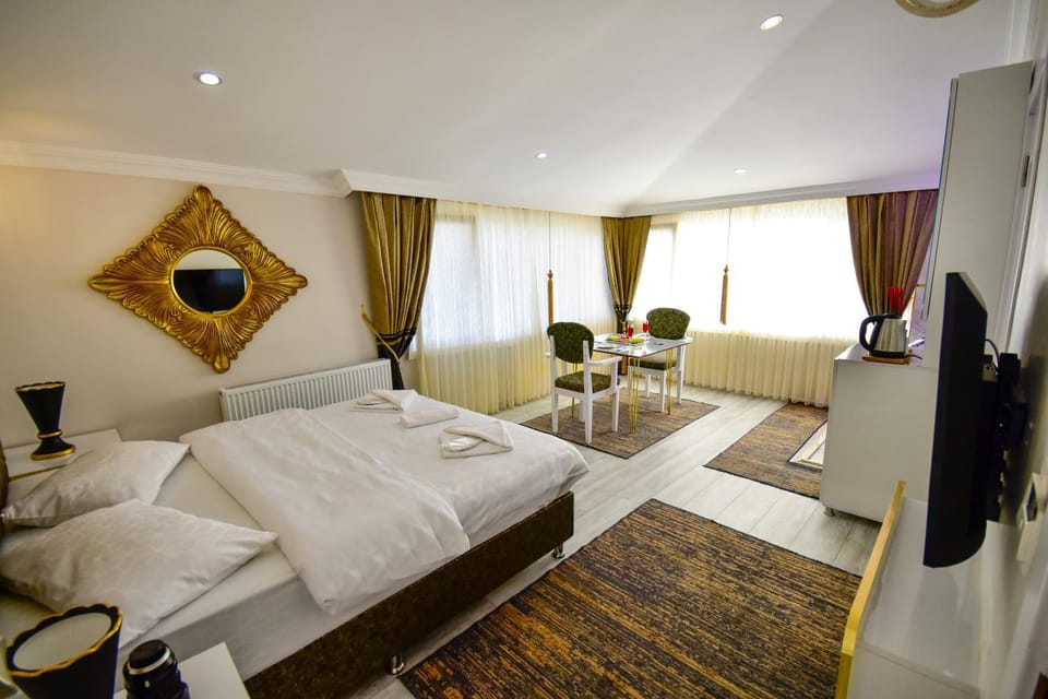 Bed, TV and multimedia, Photo of the whole room