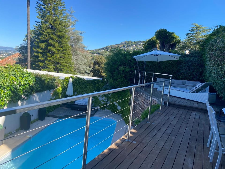 Villa Galateias, un coin de Paradis, superbe vue avec piscine privée Villa in Cannes