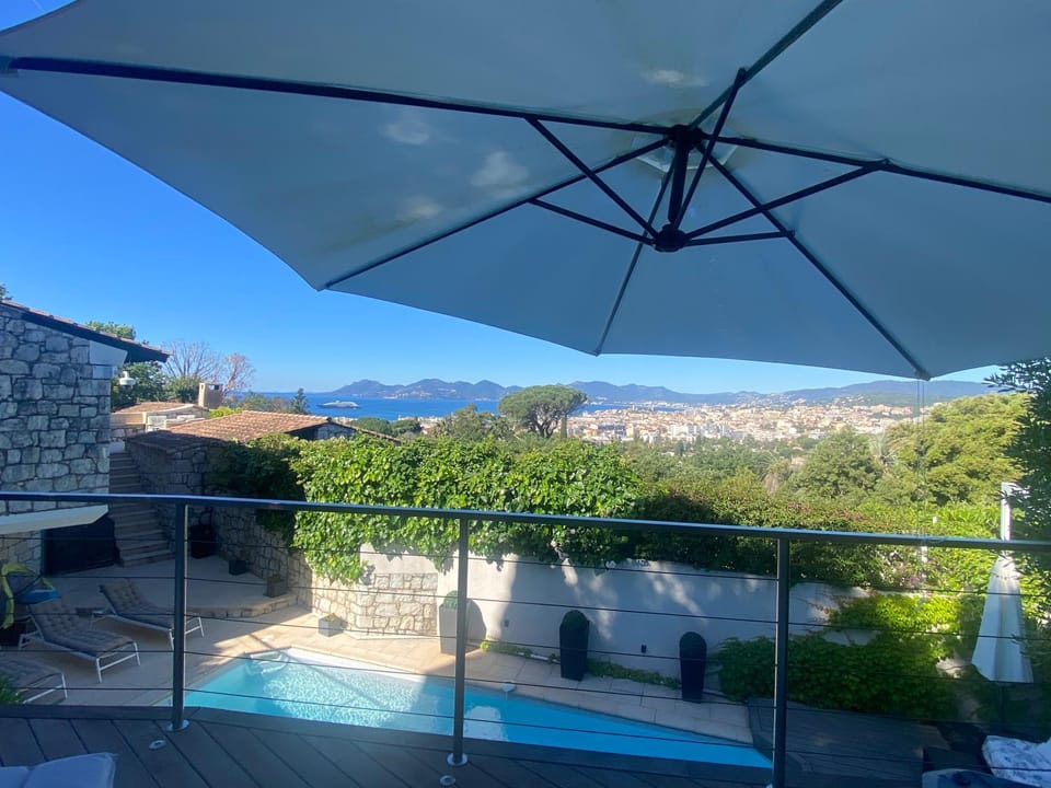 Villa Galateias, un coin de Paradis, superbe vue avec piscine privée Villa in Cannes