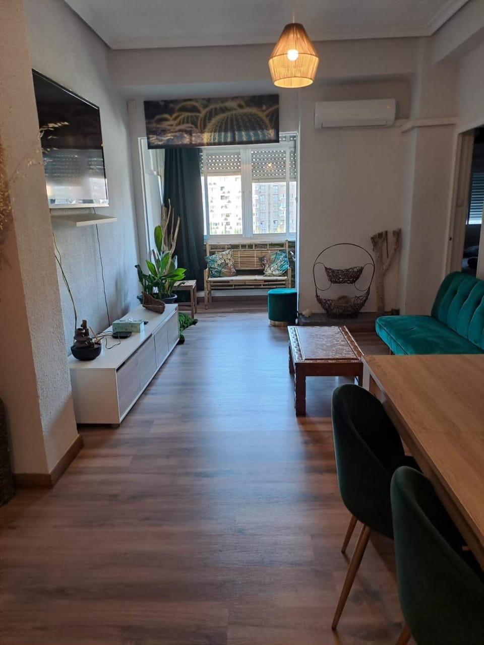 TV and multimedia, Living room, Dining area, air conditioner