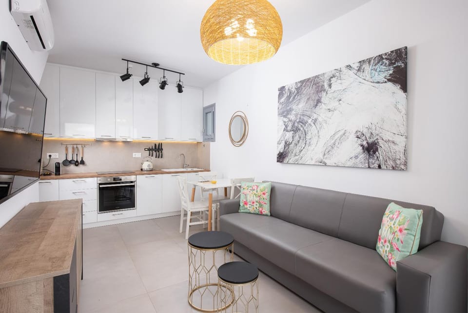 TV and multimedia, Living room, Dining area, kitchen