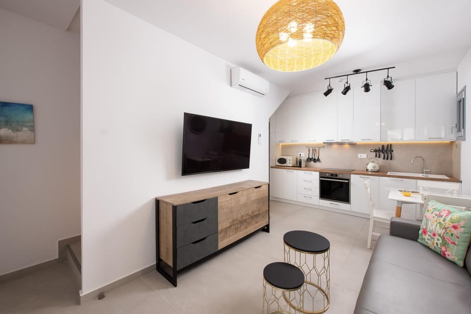 TV and multimedia, Living room, Dining area, kitchen