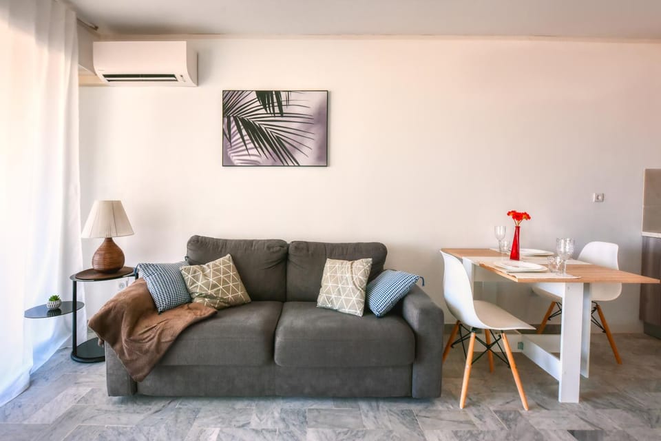 Charming Studio Sea View 2 min of the beach near Monaco Apartment in Roquebrune-Cap-Martin
