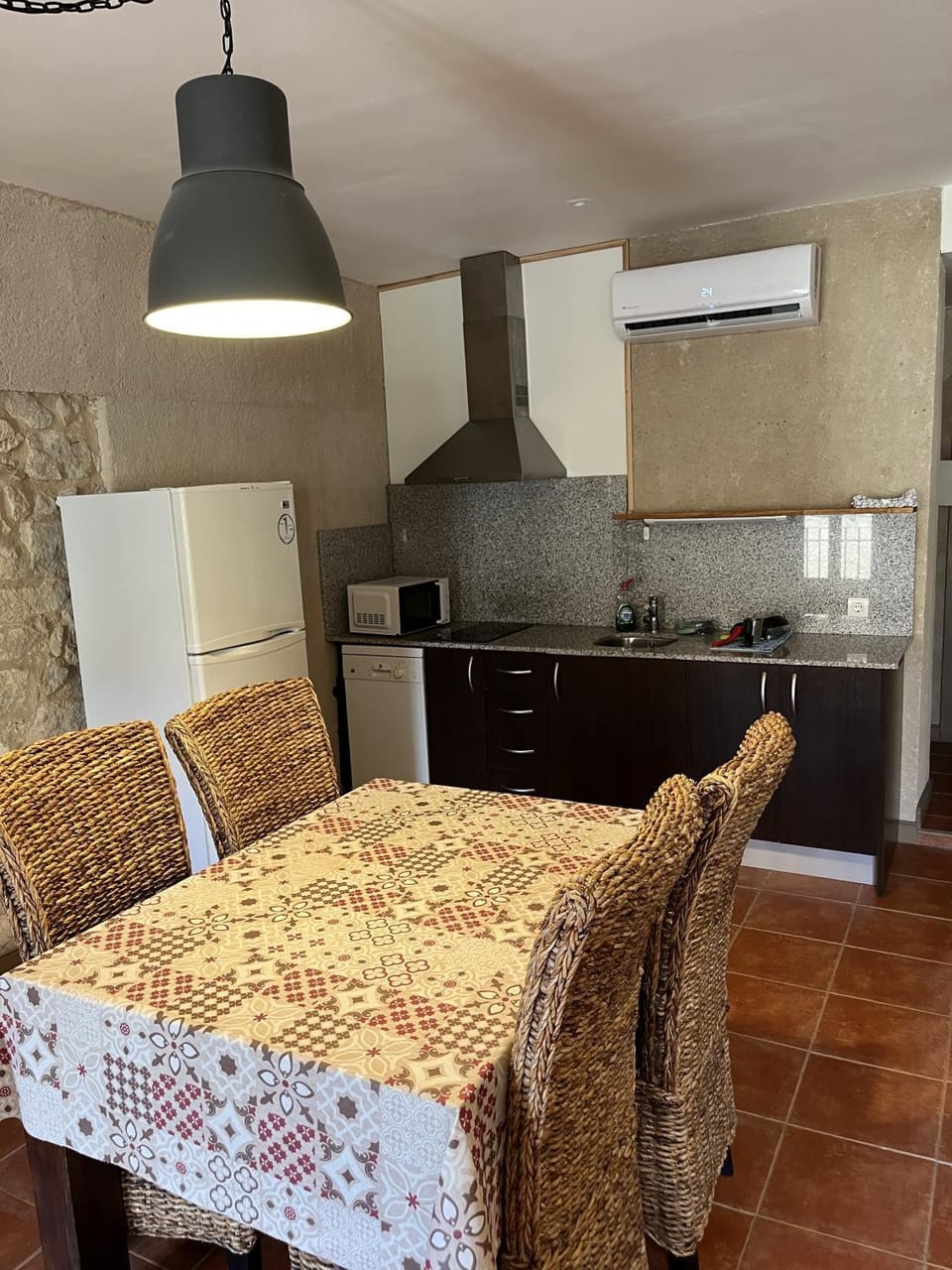 Dining area, kitchen