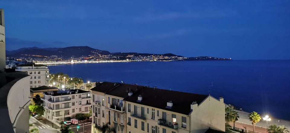 Studio Le Grand Bleu Fshh Apartment in Nice
