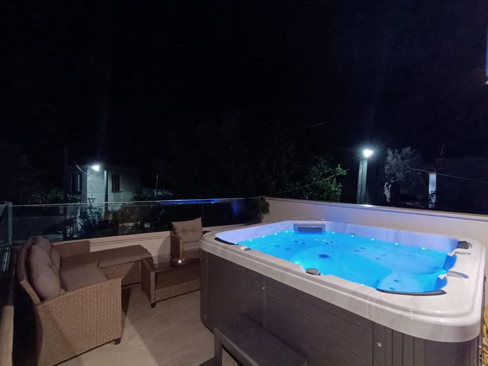 Night, Hot Tub, Hot Tub