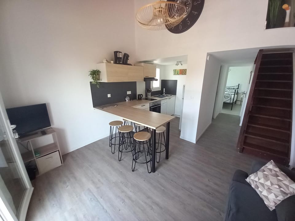 Les Cyclades, T3 climatisé, terrasse, 500m plage Apartment in Agde