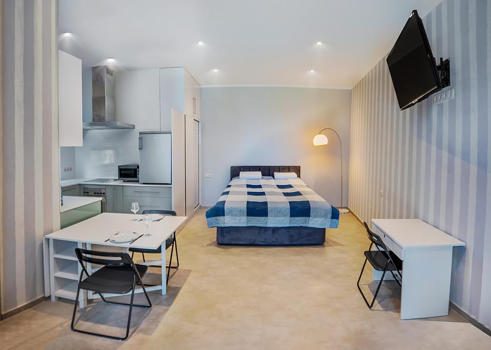 Kitchen or kitchenette, Photo of the whole room, Dining area