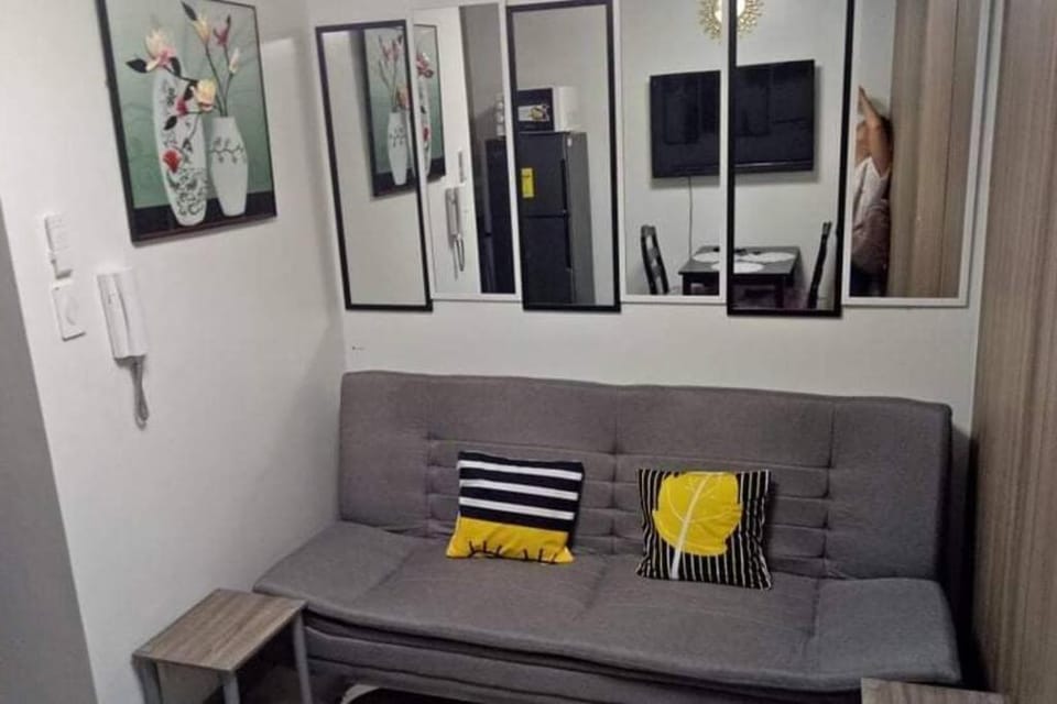 MOA Shore 2 1BR with Balcony WiFi Netflix Pool 4Pax Apartment in Pasay