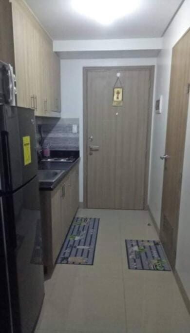 MOA Shore 2 1BR with Balcony WiFi Netflix Pool 4Pax Apartment in Pasay