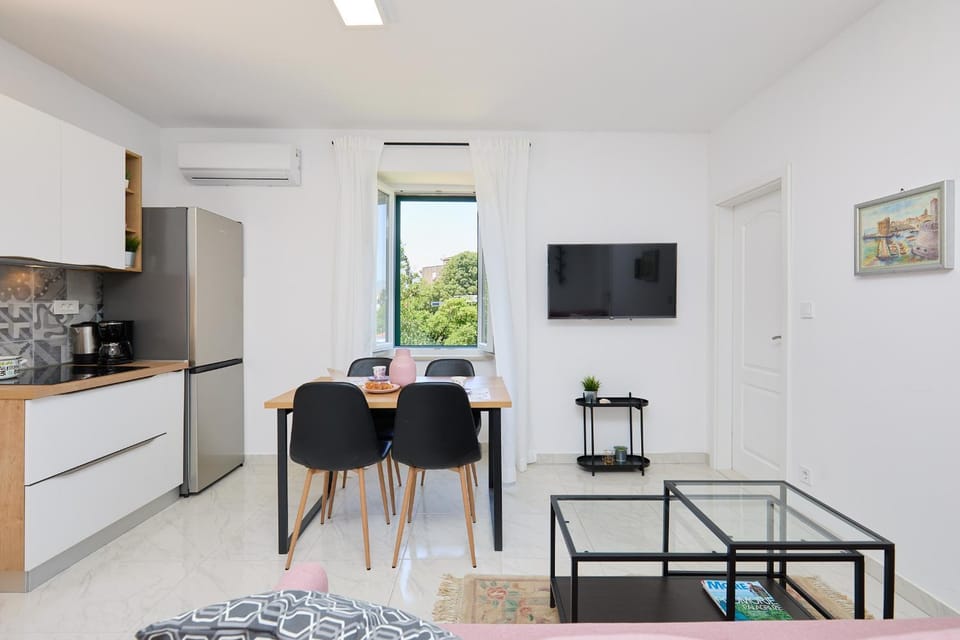 Living room, Dining area