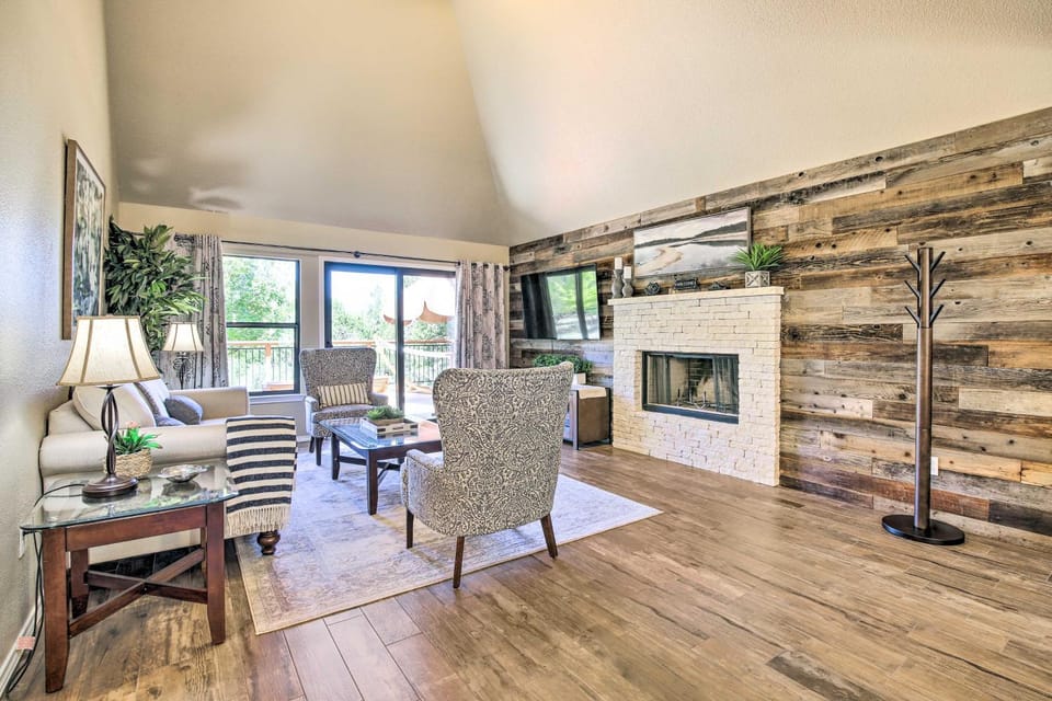 Updated Retreat with Game Room and Boat Ramp Access! House in Lago Vista