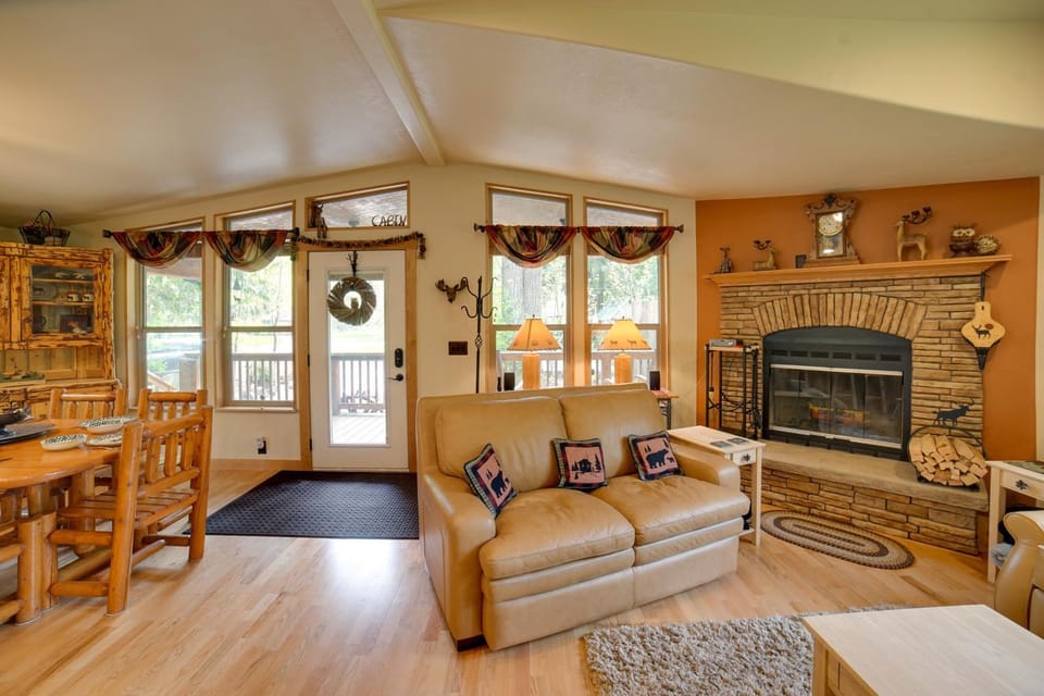 Moose Lodge Cabin with Entertainment Gazebo! Cabin in Baring