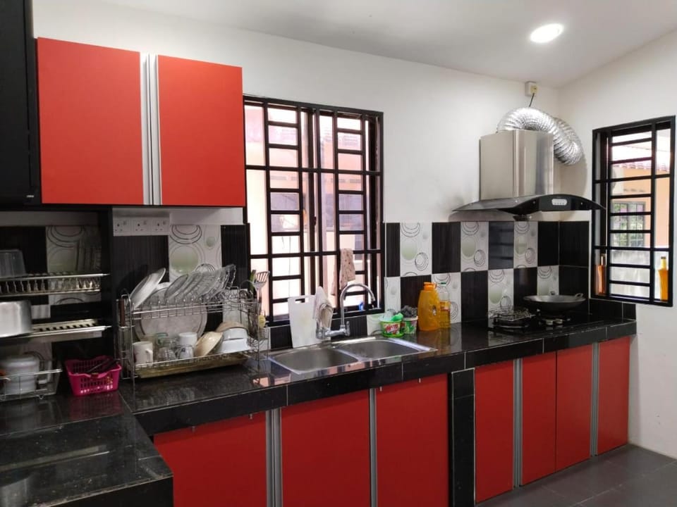 Coffee/tea facilities, Kitchen or kitchenette, stove, kitchen