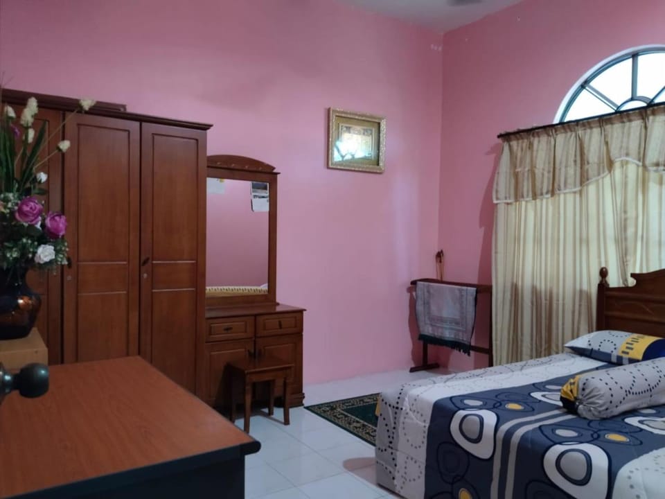 Bed, Bedroom, hair dresser, wardrobe