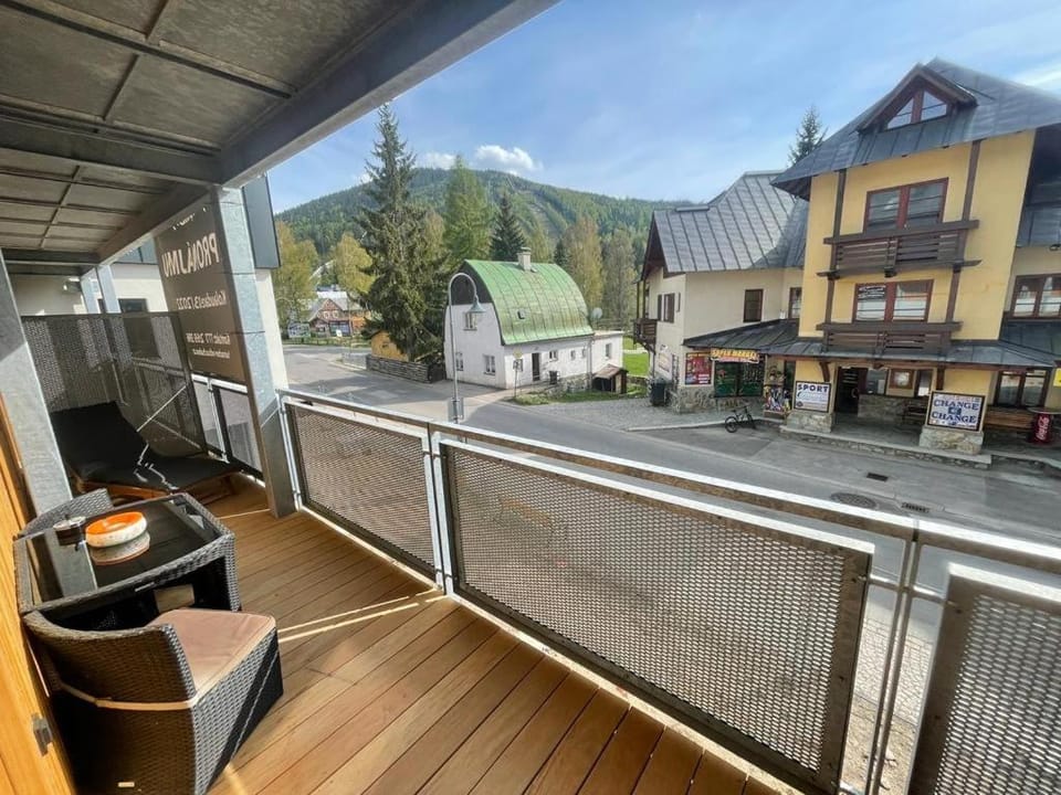 Day, Neighbourhood, View (from property/room), Balcony/Terrace, Mountain view, Street view