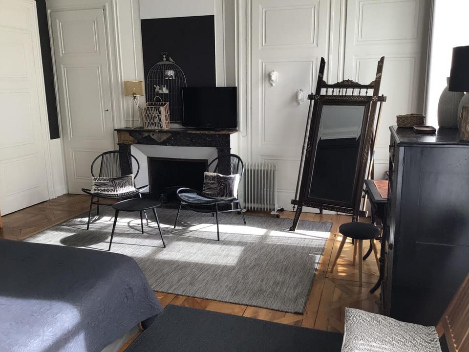 Une nuit au second Chambre d hôtes Bed and Breakfast in Lyon