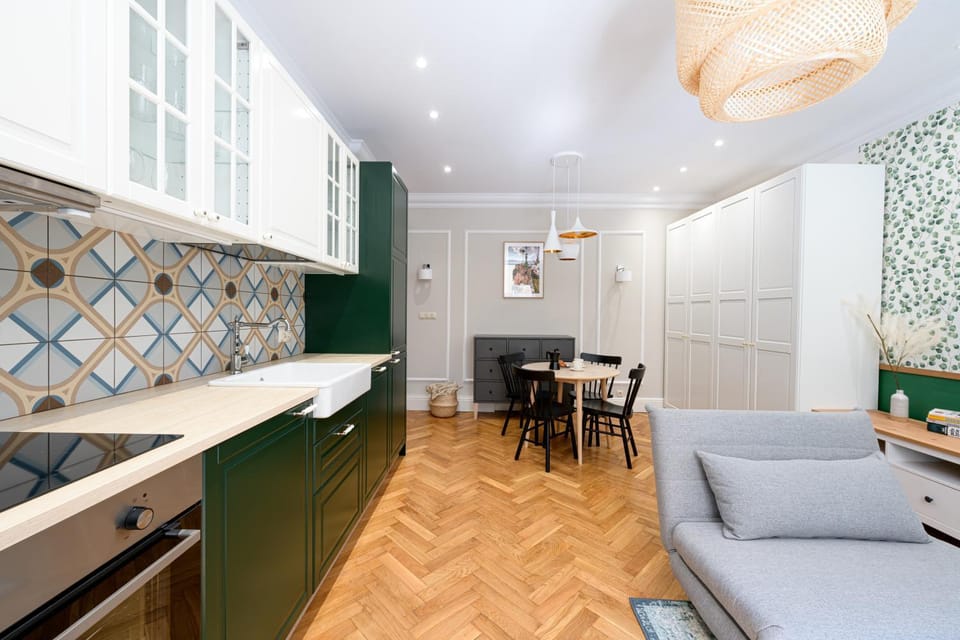 Kitchen or kitchenette, Living room, Seating area, Dining area