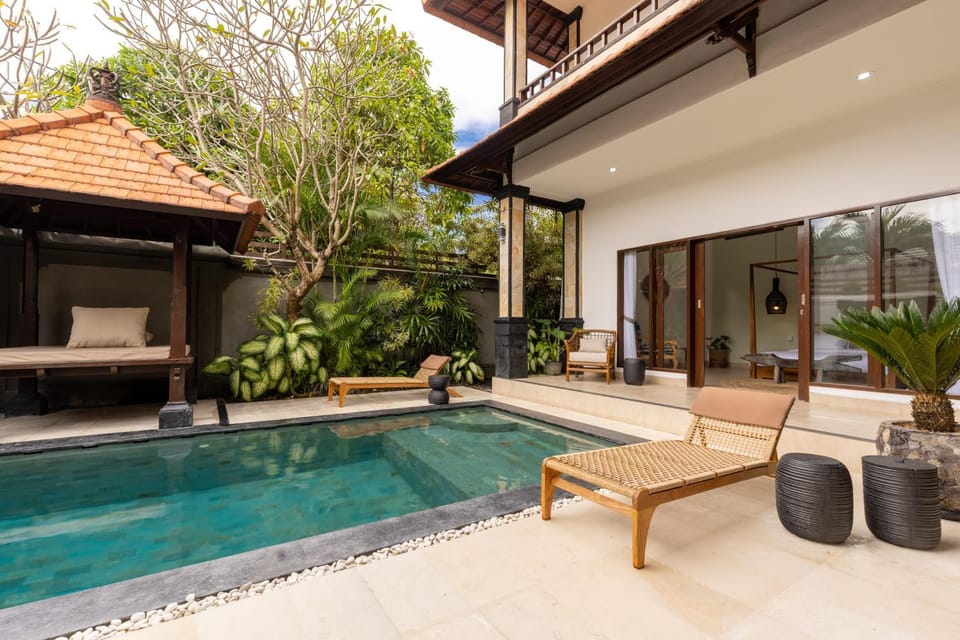 Swimming pool, sunbed