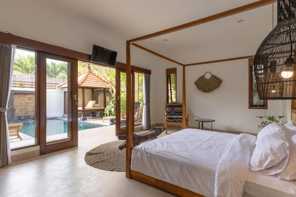 Photo of the whole room, Bedroom