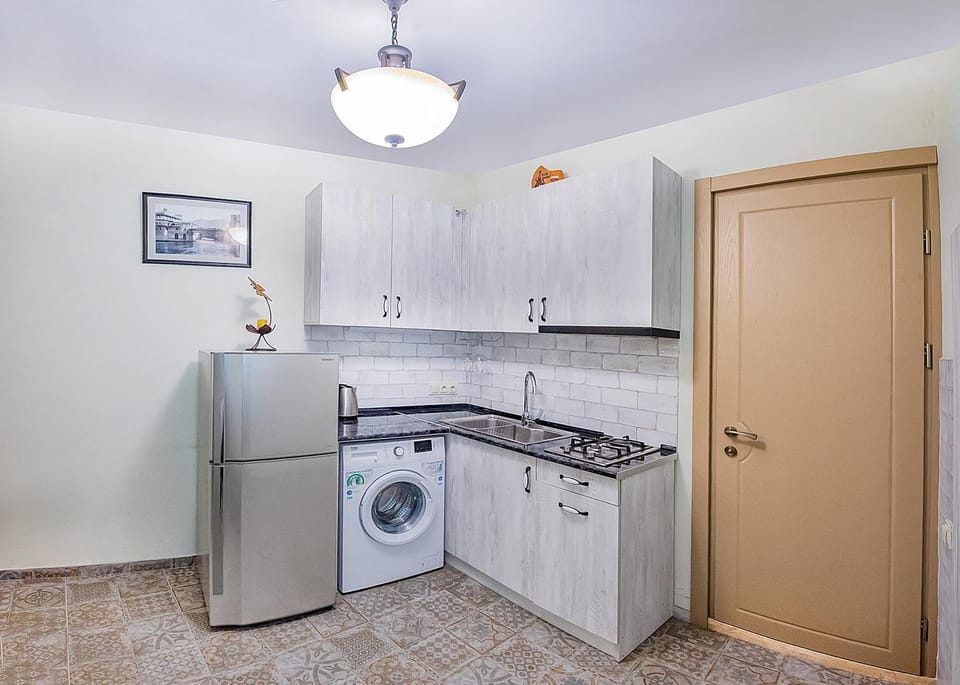 Kitchen or kitchenette, stove, washing machine