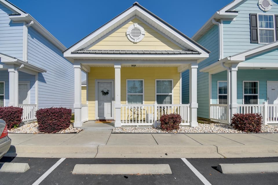 Walk to Ocean: Myrtle Beach Home w/ Pool Access House in Myrtle Beach