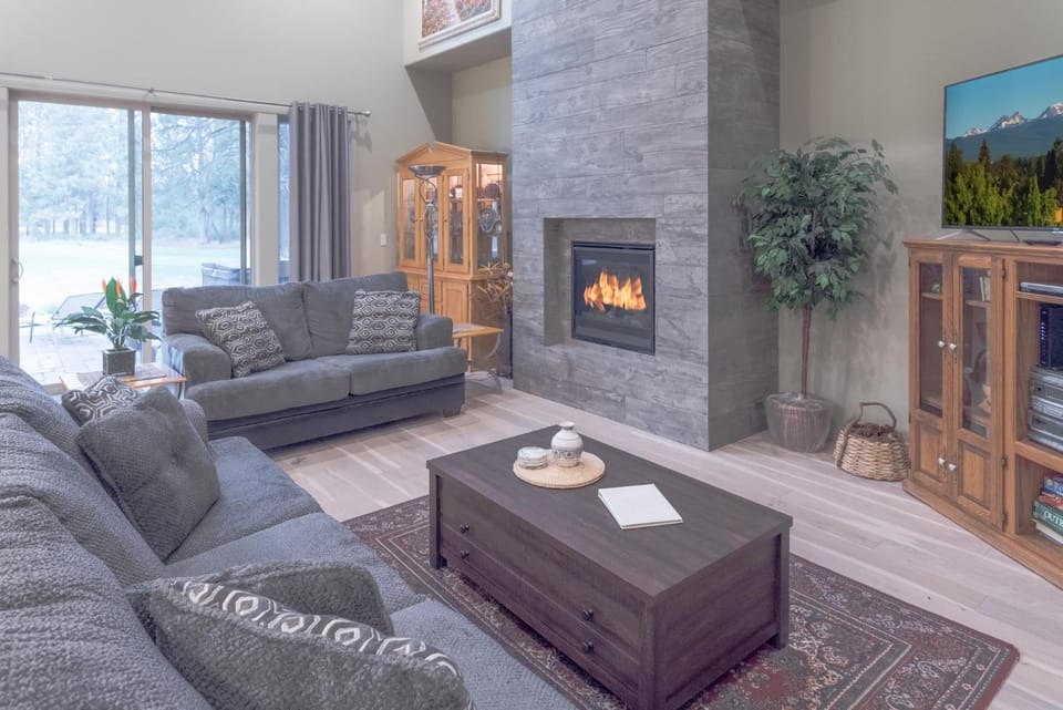 Pine Post Lodge House in Deschutes River Woods