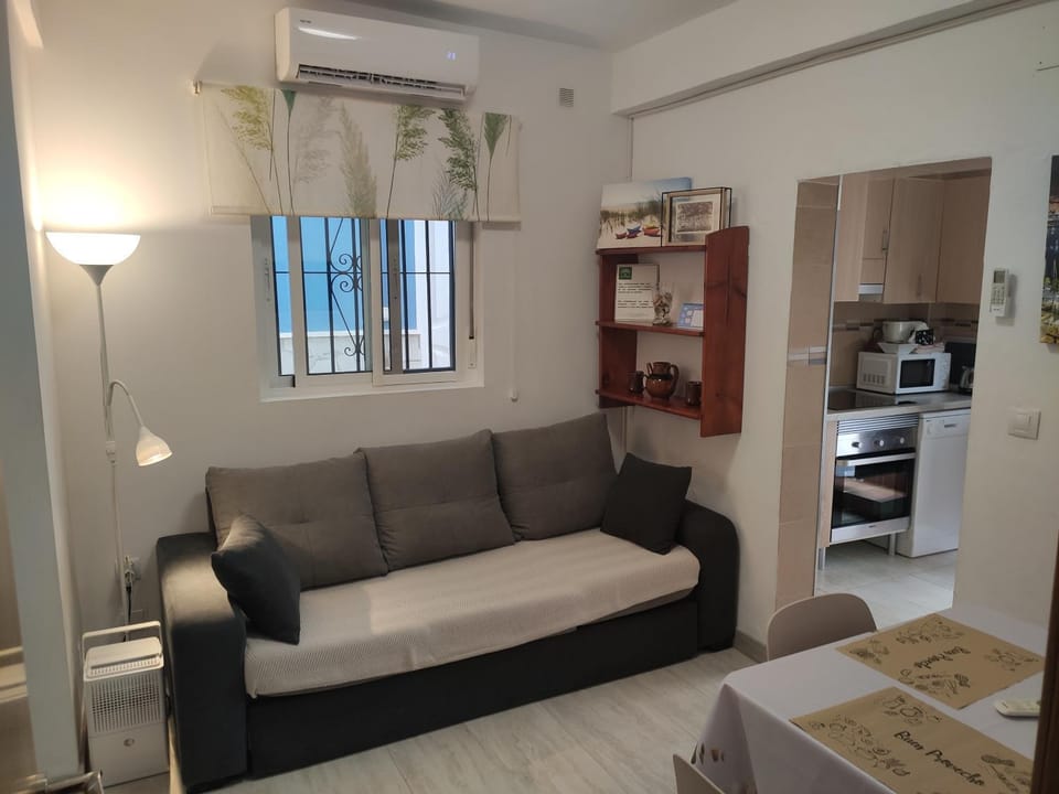 Living room, Seating area, air conditioner