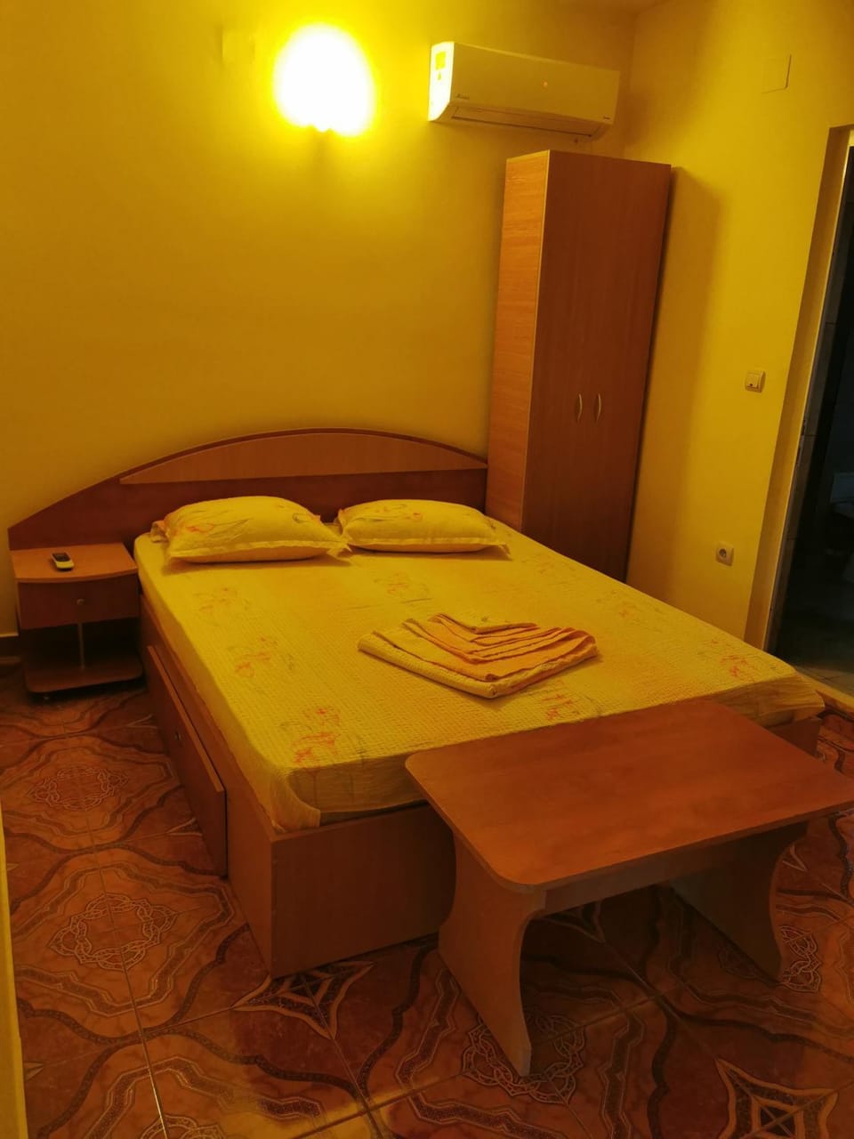 Bed, Photo of the whole room