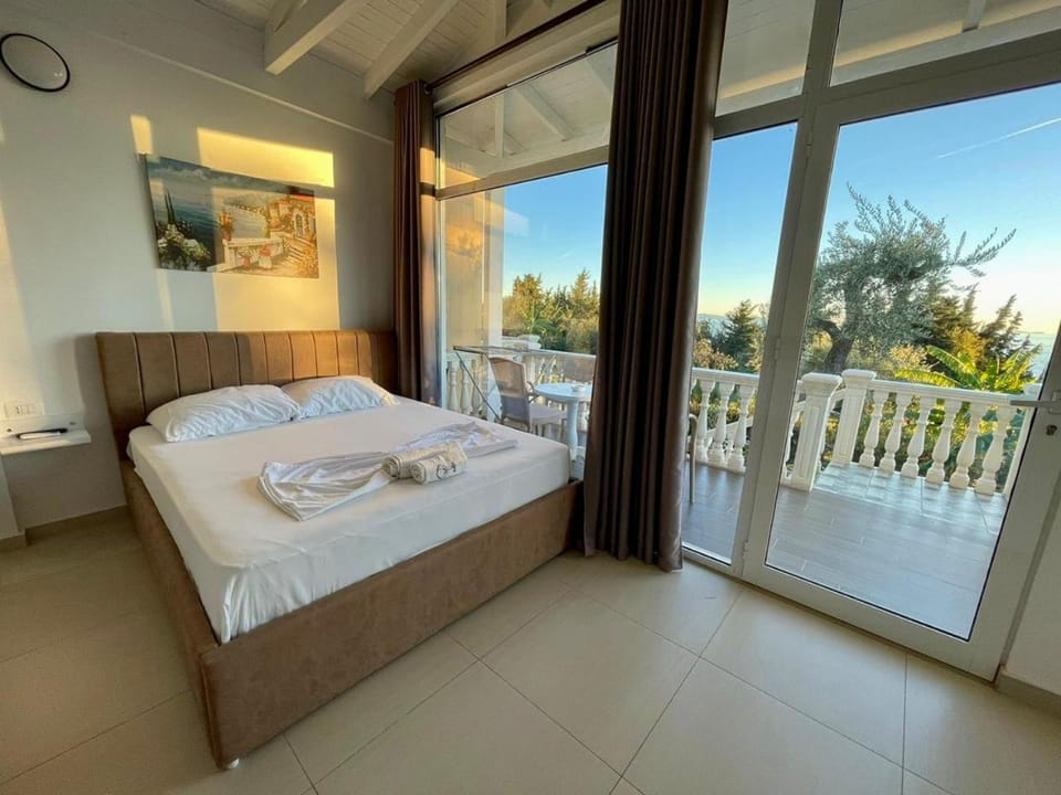 Bed, View (from property/room), Balcony/Terrace, Photo of the whole room, Bedroom, towels