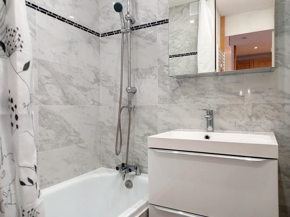 Appartement rénové 2 pièces, centre station, piscine, animaux admis Apartment in Mâcot-la-Plagne