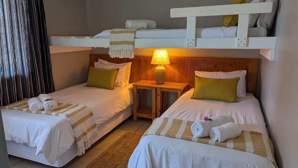Bedroom, bunk bed
