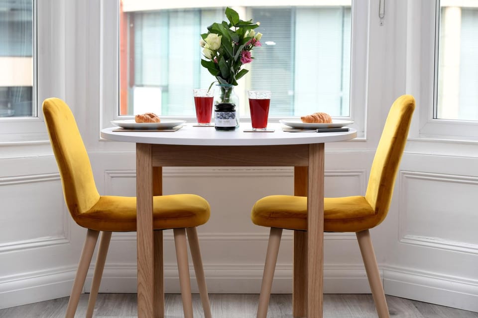 Harrogate Self Catering -Kings View-Private Parking-Overlooking H-C-C Apartment in Harrogate