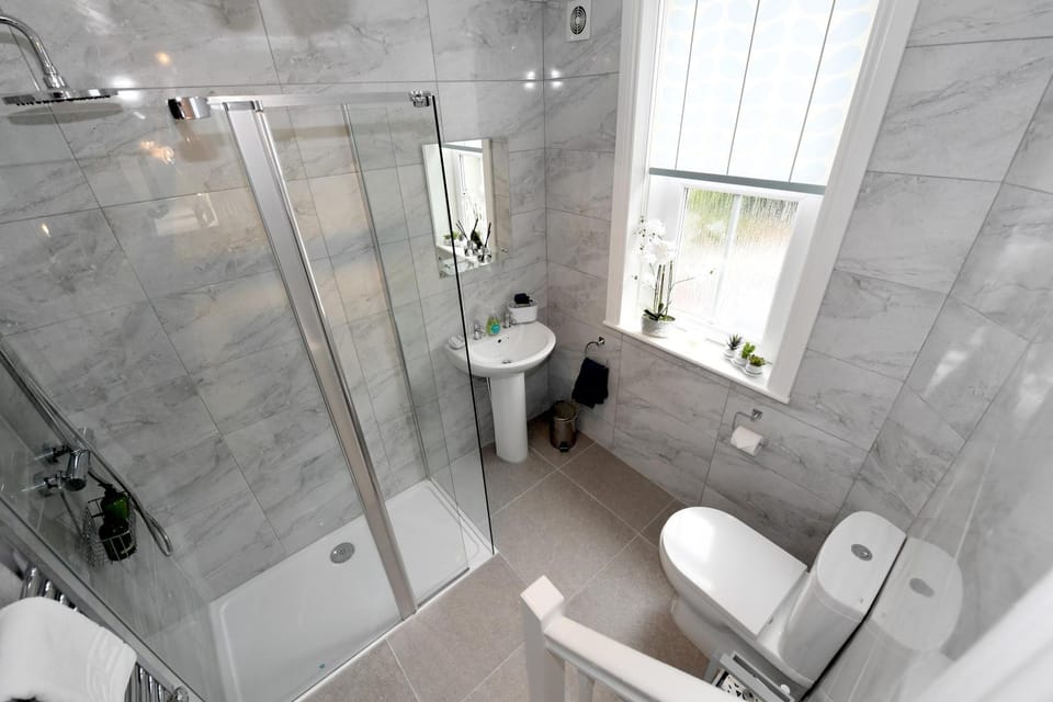 Harrogate Self Catering -Kings View-Private Parking-Overlooking H-C-C Apartment in Harrogate
