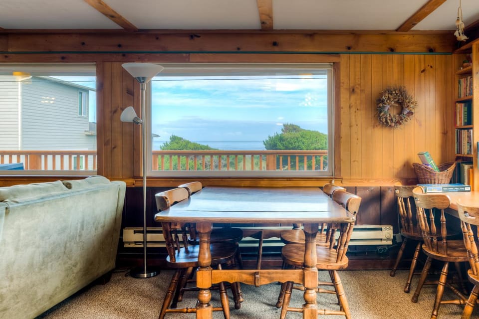 Elbow's Inn House in Rockaway Beach