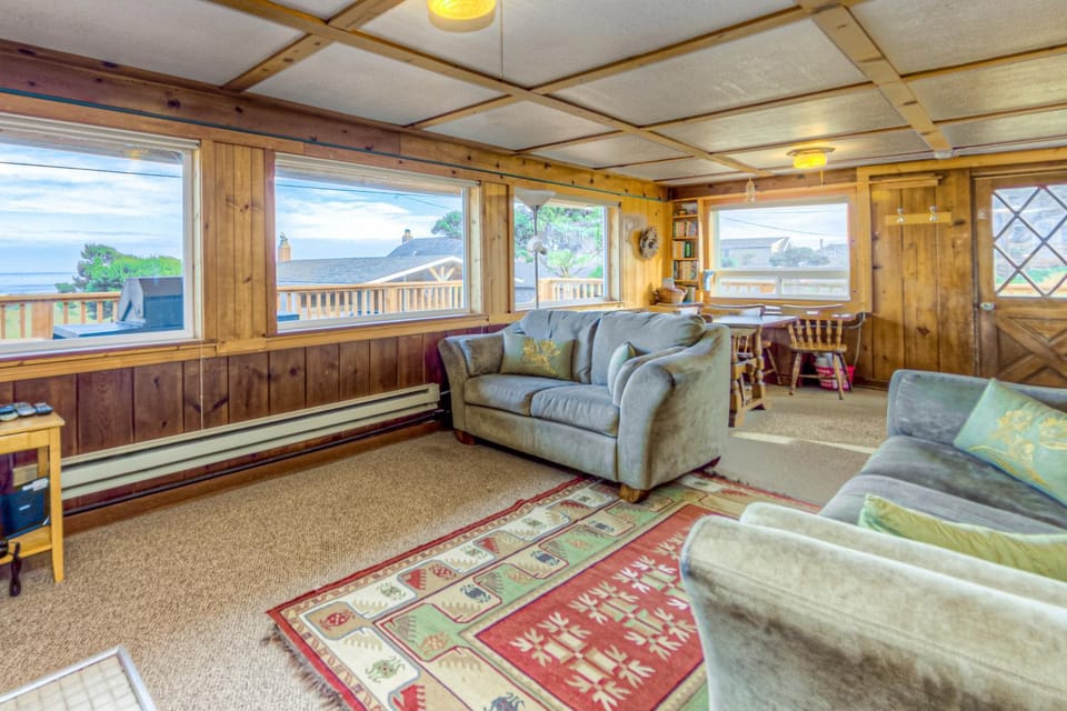 Elbow's Inn House in Rockaway Beach